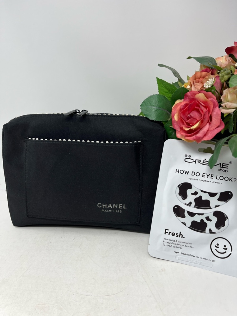 CHANEL PARFUMS ZIPPER COSMETIC POUCH BLACK WITH WHITE TRIM BONUS CRÈME SHOP EYE